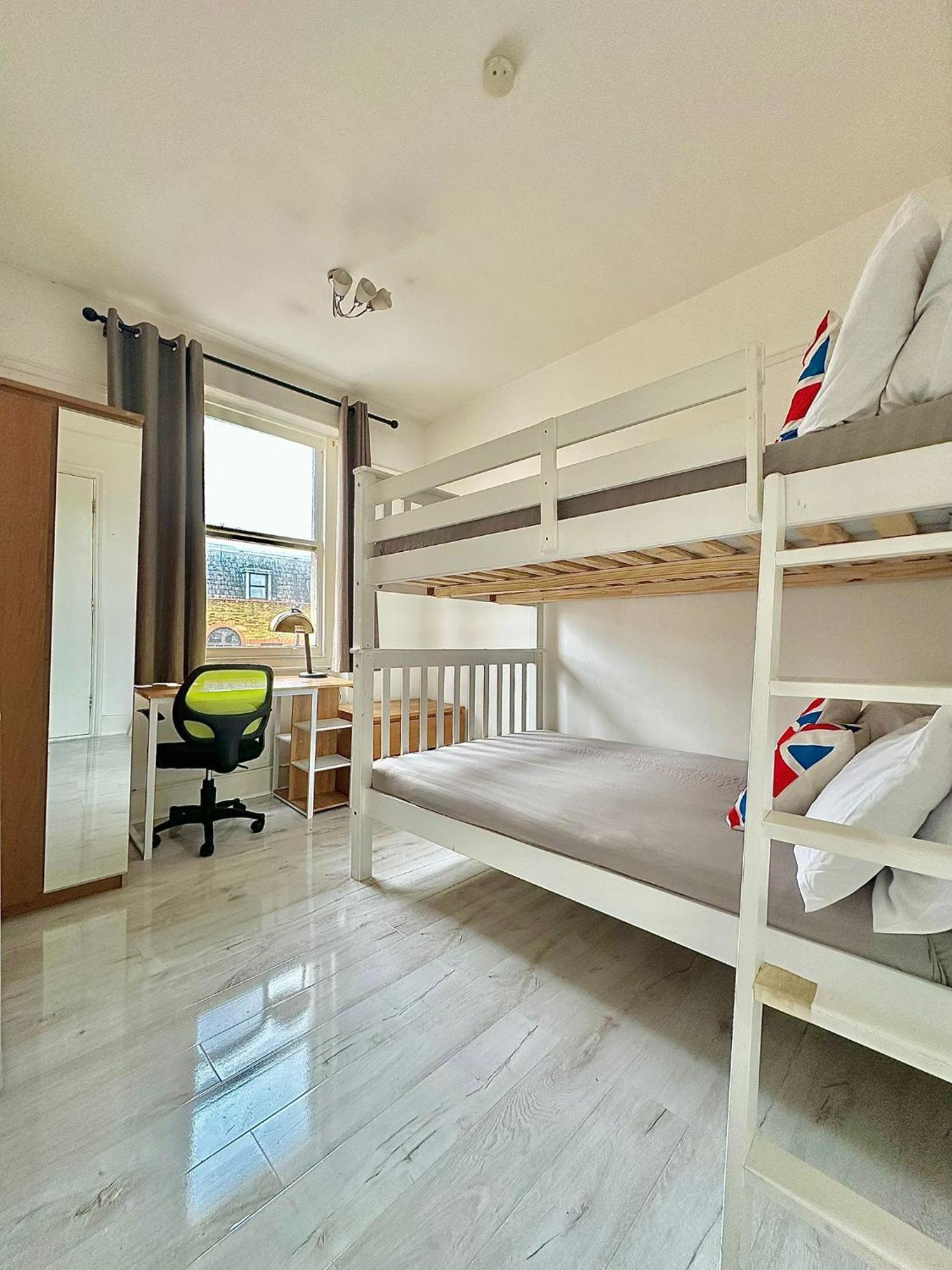 Guesthouse 81 Лондон Екстериор снимка