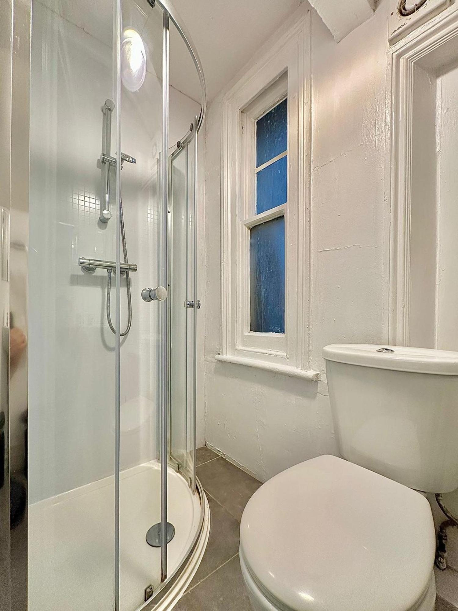Guesthouse 81 Лондон Екстериор снимка