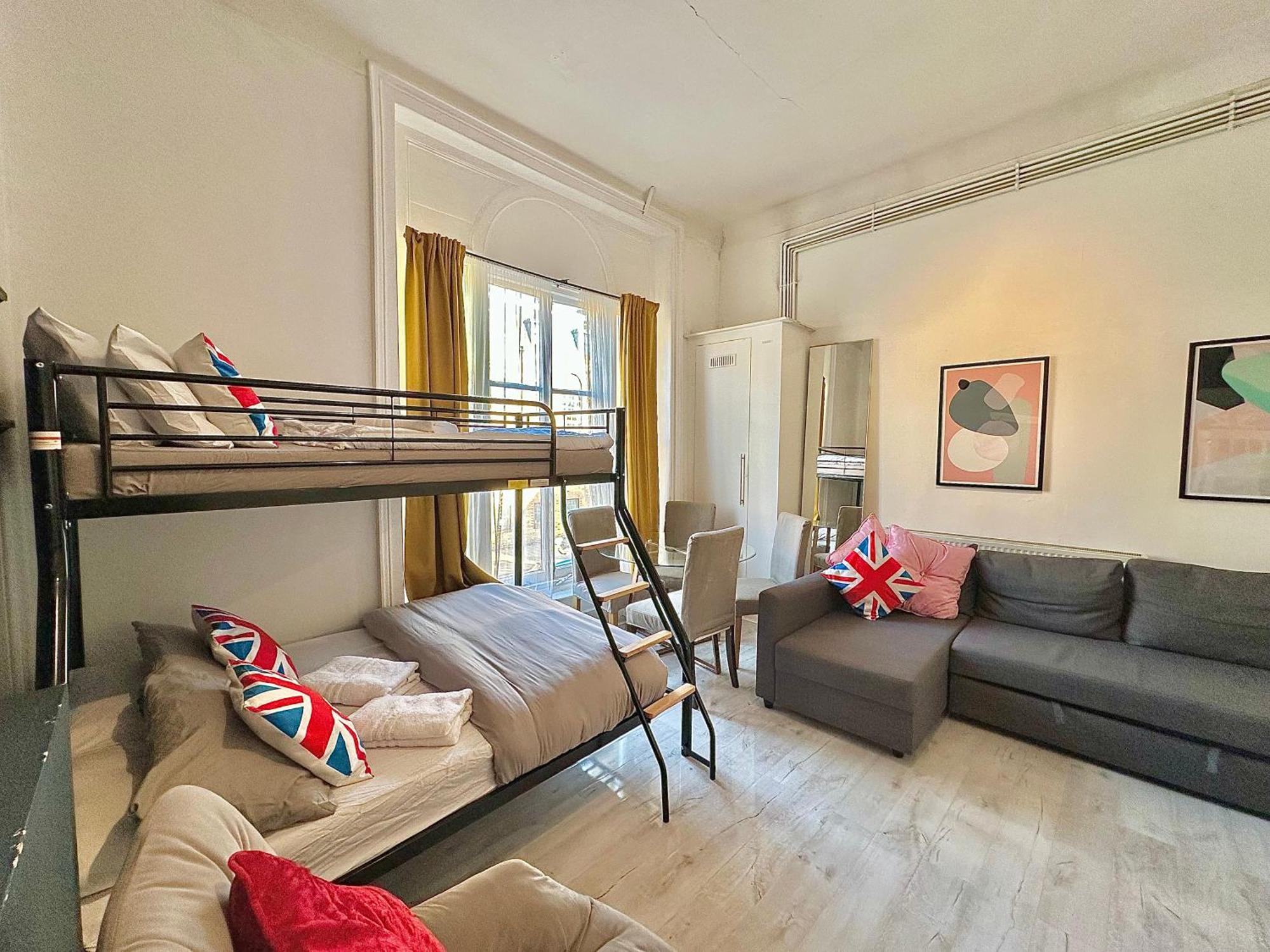Guesthouse 81 Лондон Екстериор снимка