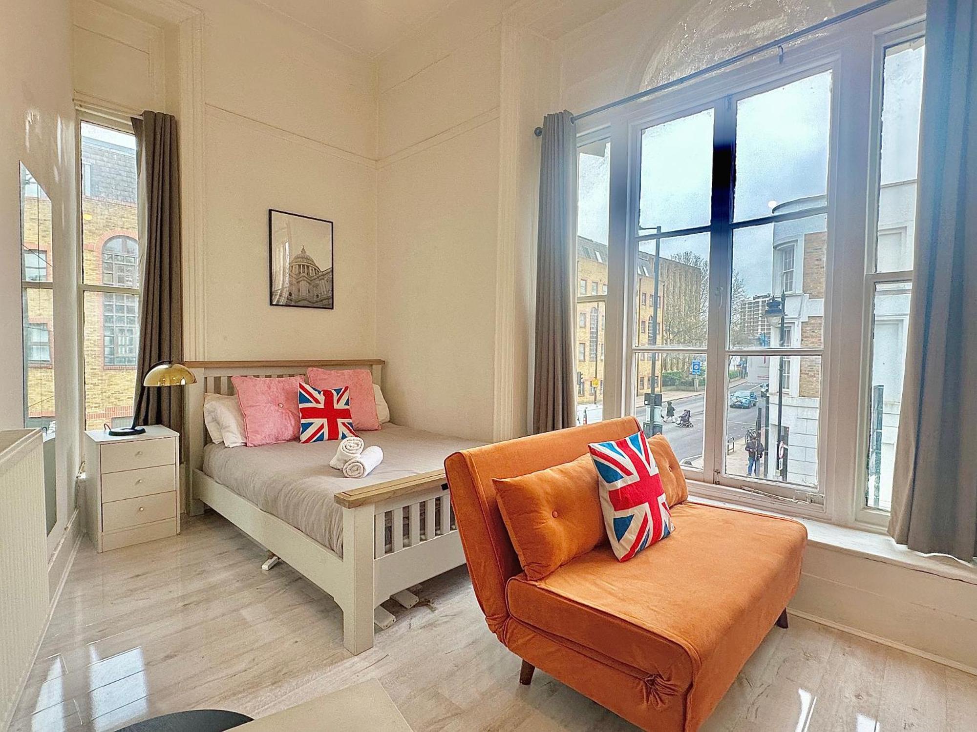Guesthouse 81 Лондон Екстериор снимка